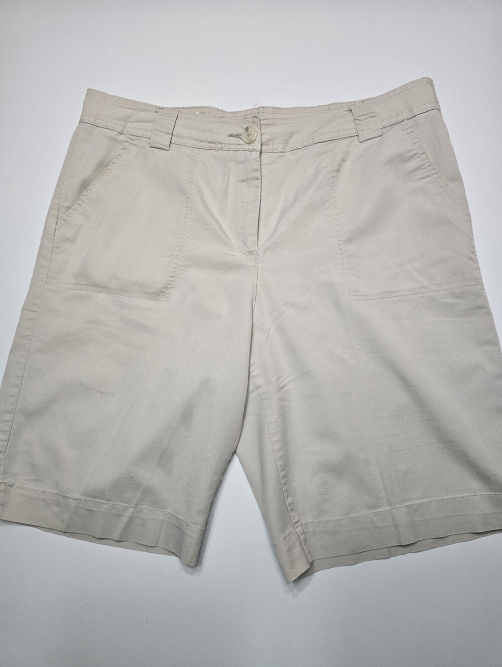 White Stag Women's Cream Light Weight Casual Shorts Size 10